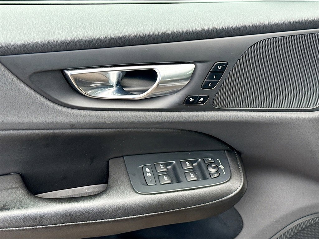 Used 2022 Volvo S60 T8 Inscription image 19