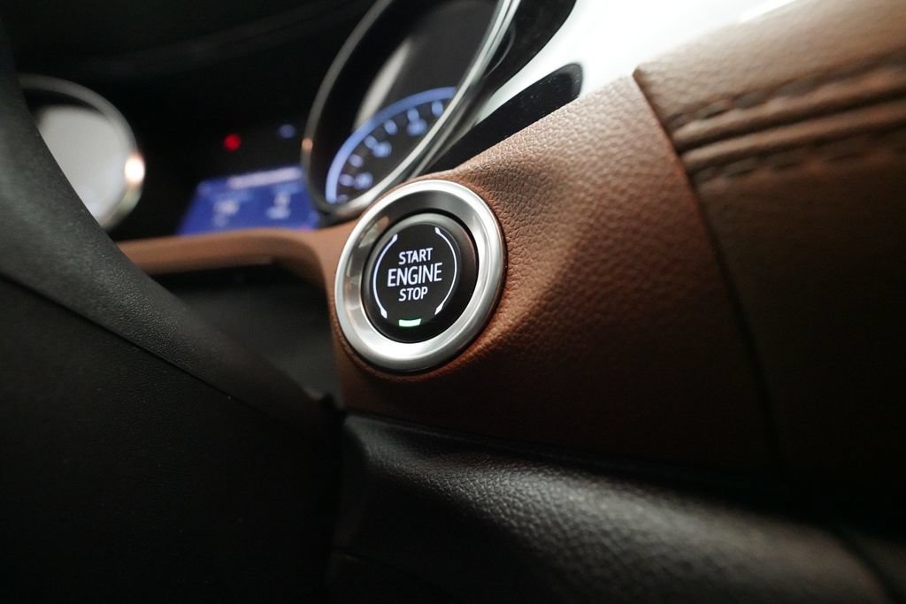 Used 2020 Buick Encore GX Essence FWD image 30