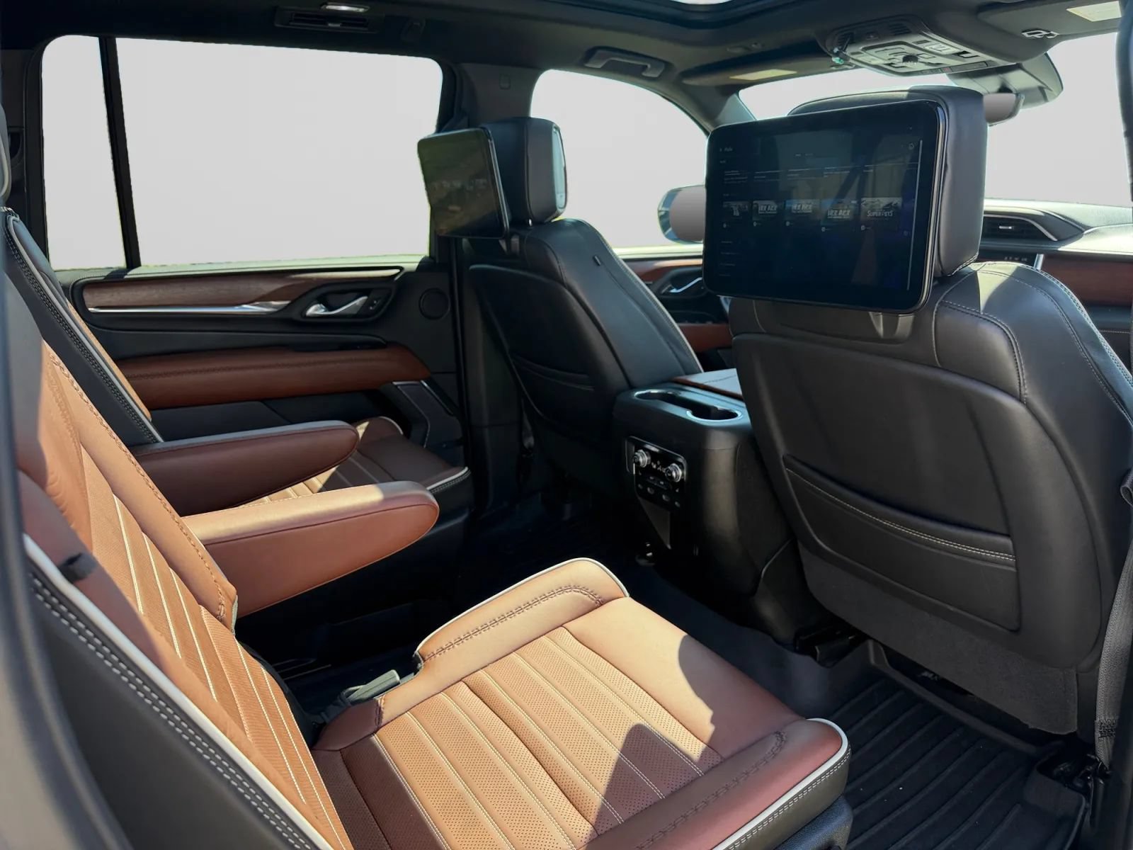 Used 2023 GMC Yukon XL Denali Ultimate AWD/4WD image 30