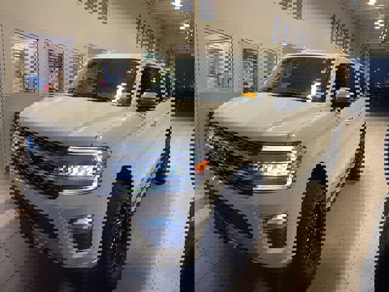 Used 2023 Ford Expedition Max Platinum image 1