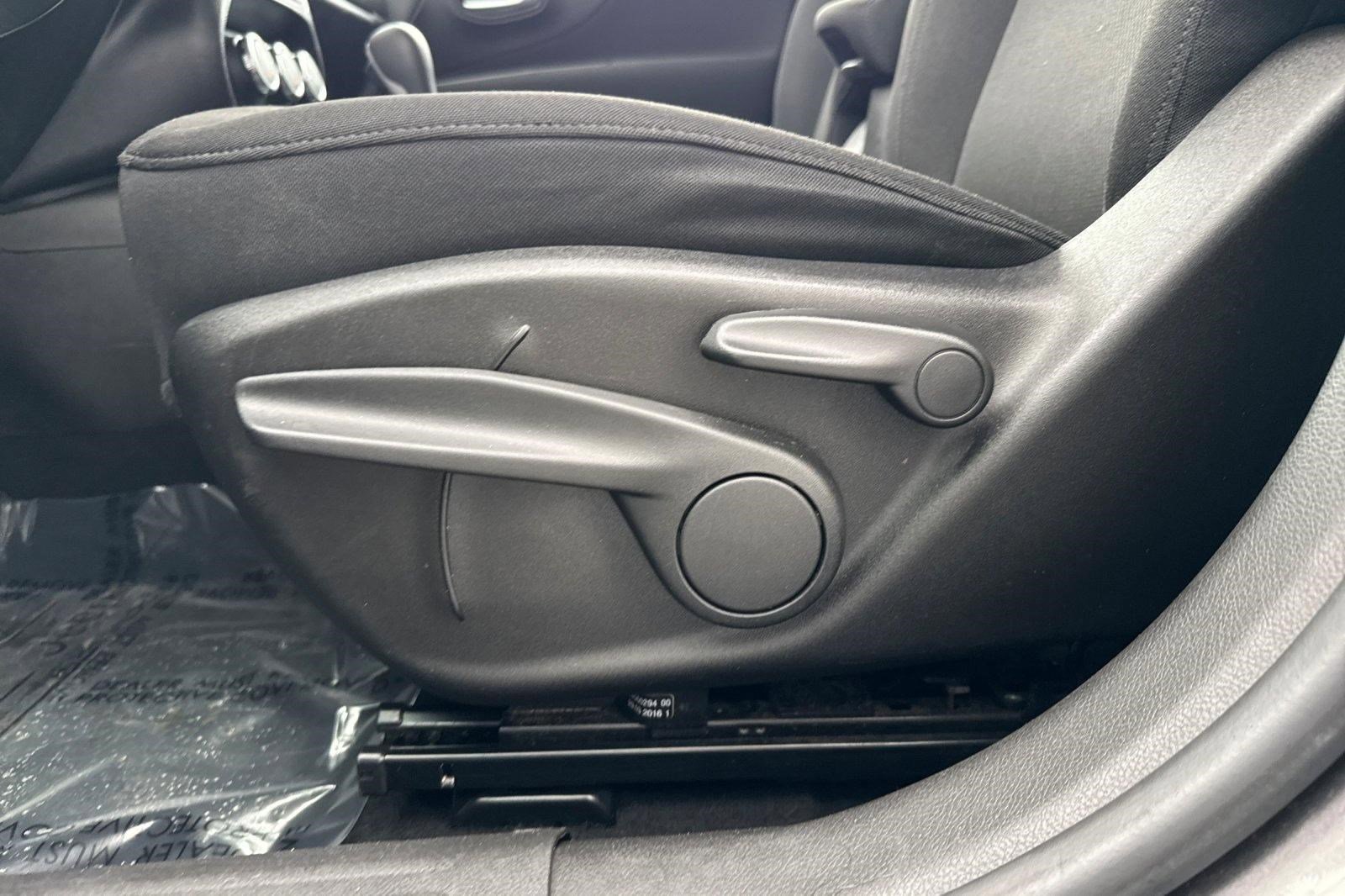 Used 2017 Jeep Renegade Latitude image 13