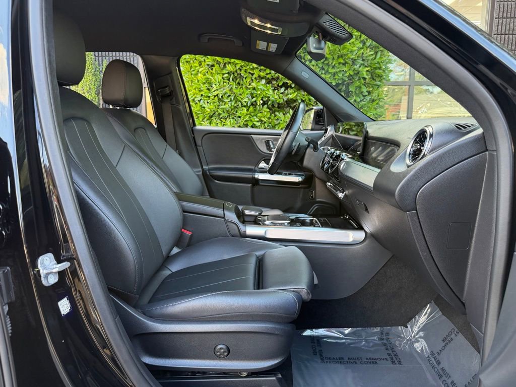 Used 2023 Mercedes-Benz GLB 250 w/ Premium Package image 33