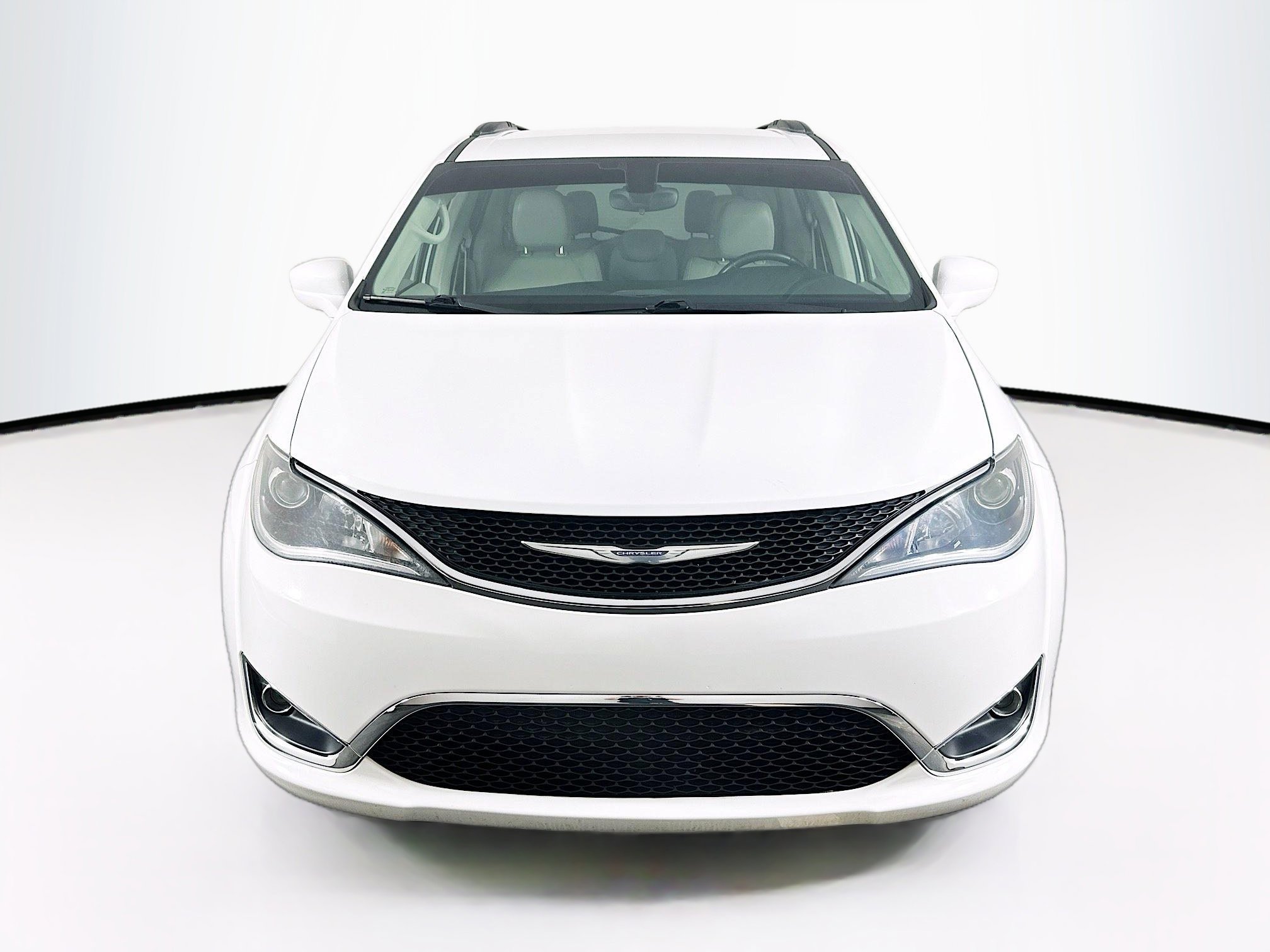 Used 2017 Chrysler Pacifica Touring-L image 2