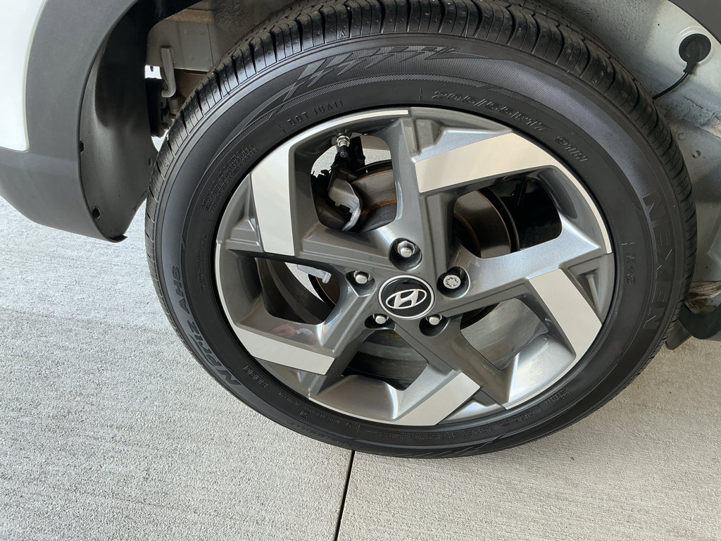 Certified 2025 Hyundai Venue SEL image 5