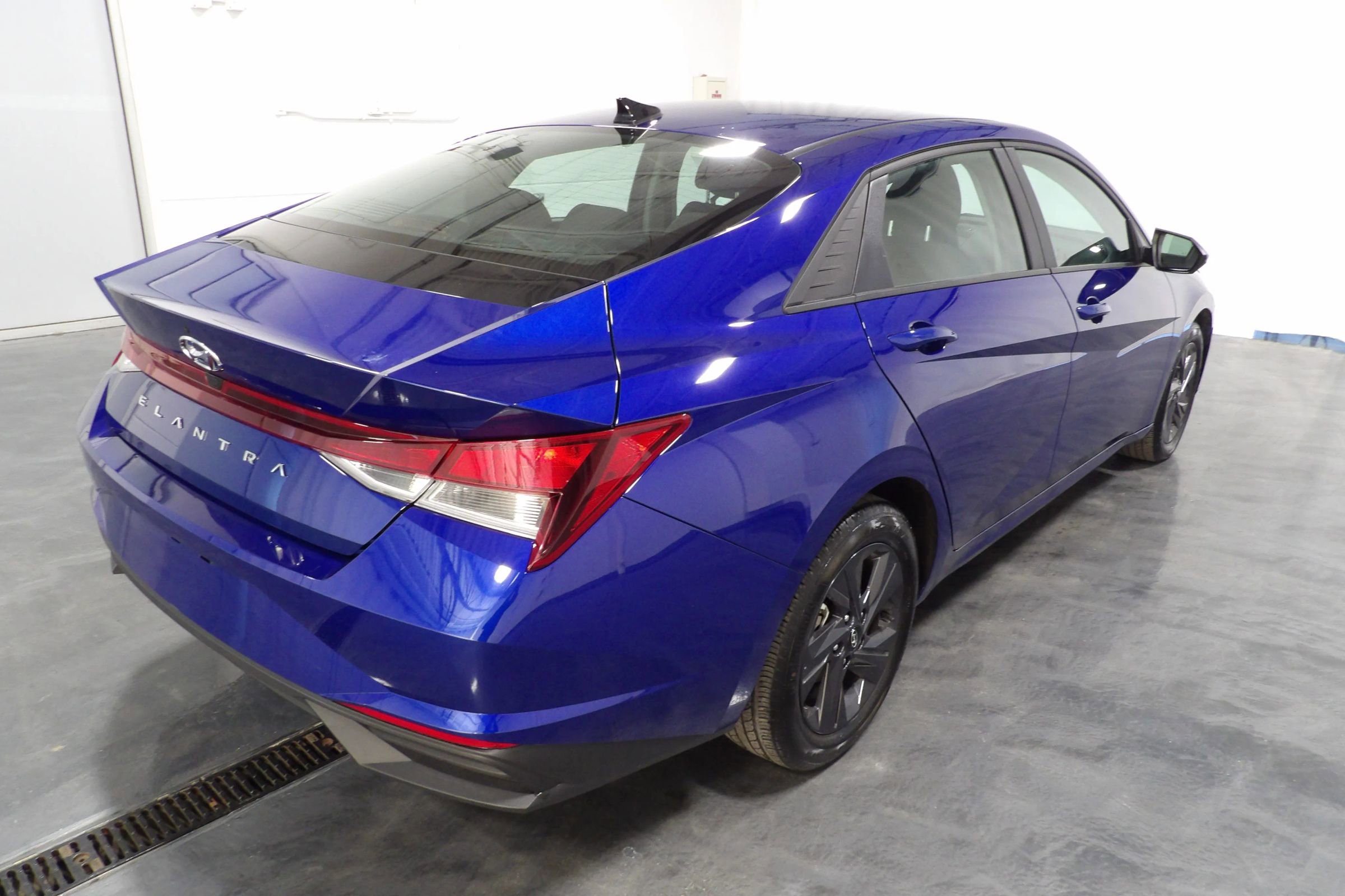 Used 2023 Hyundai Elantra SEL FWD image 5