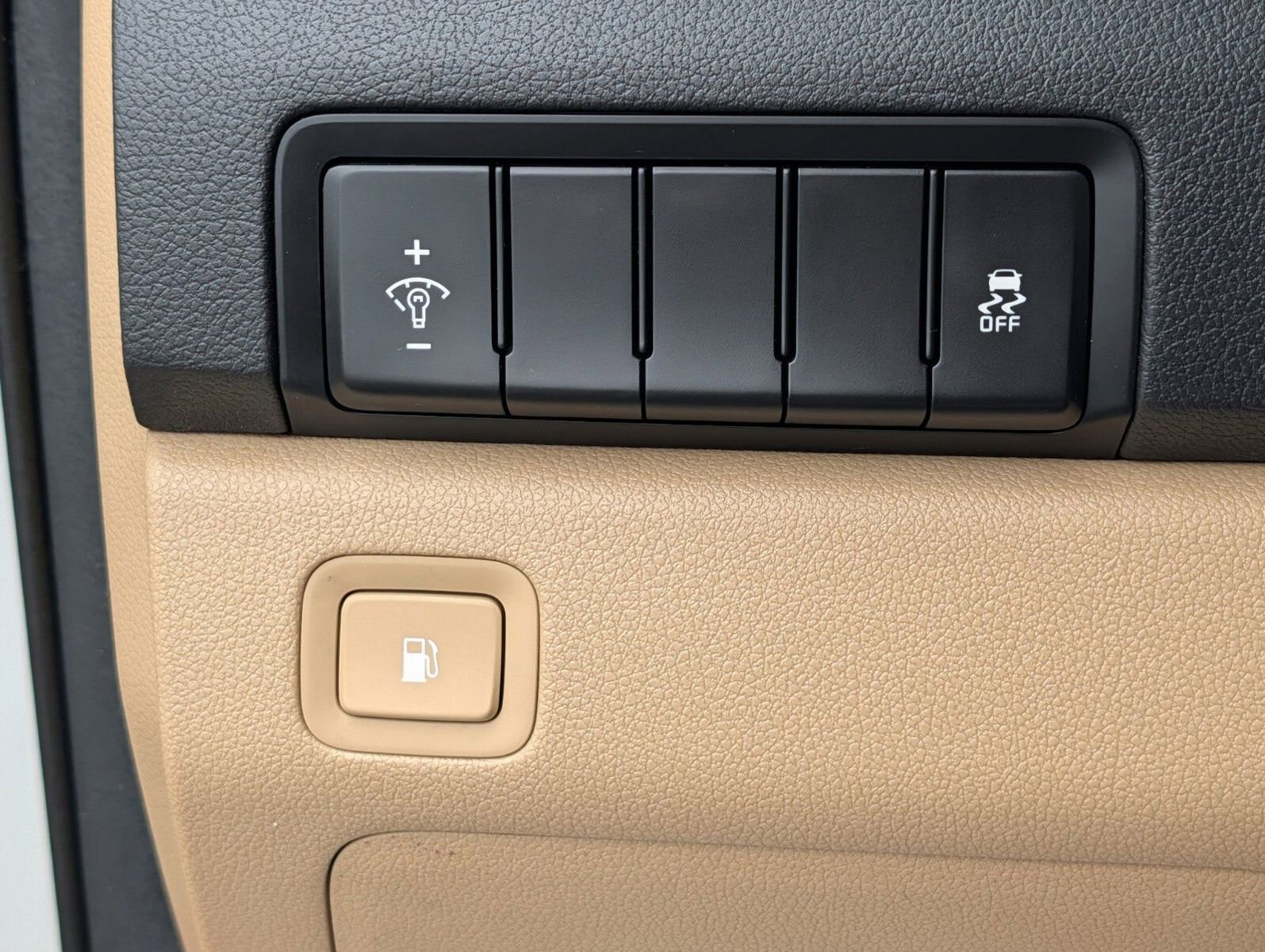 Used 2019 Kia Sedona LX image 9