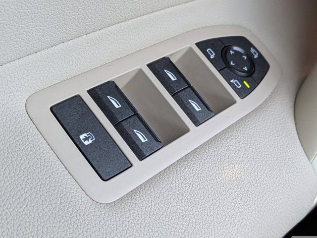 Used 2023 BMW iX xDrive50 image 28