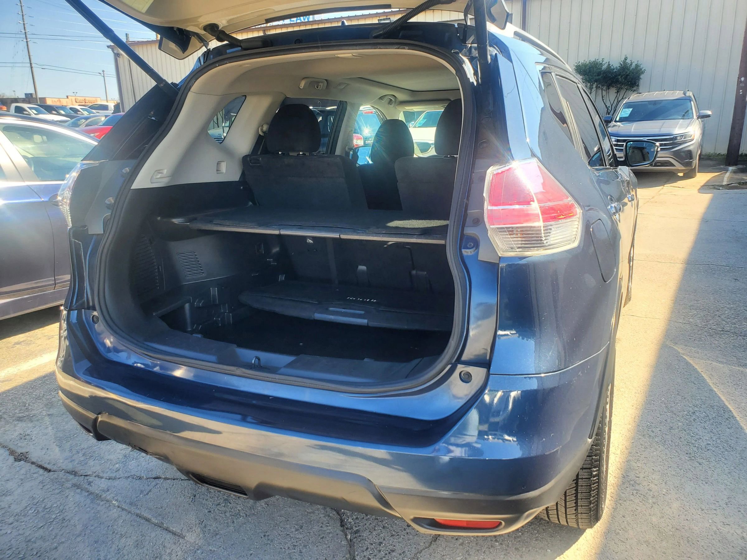 Used 2016 Nissan Rogue SV w/ SV Premium Package image 58