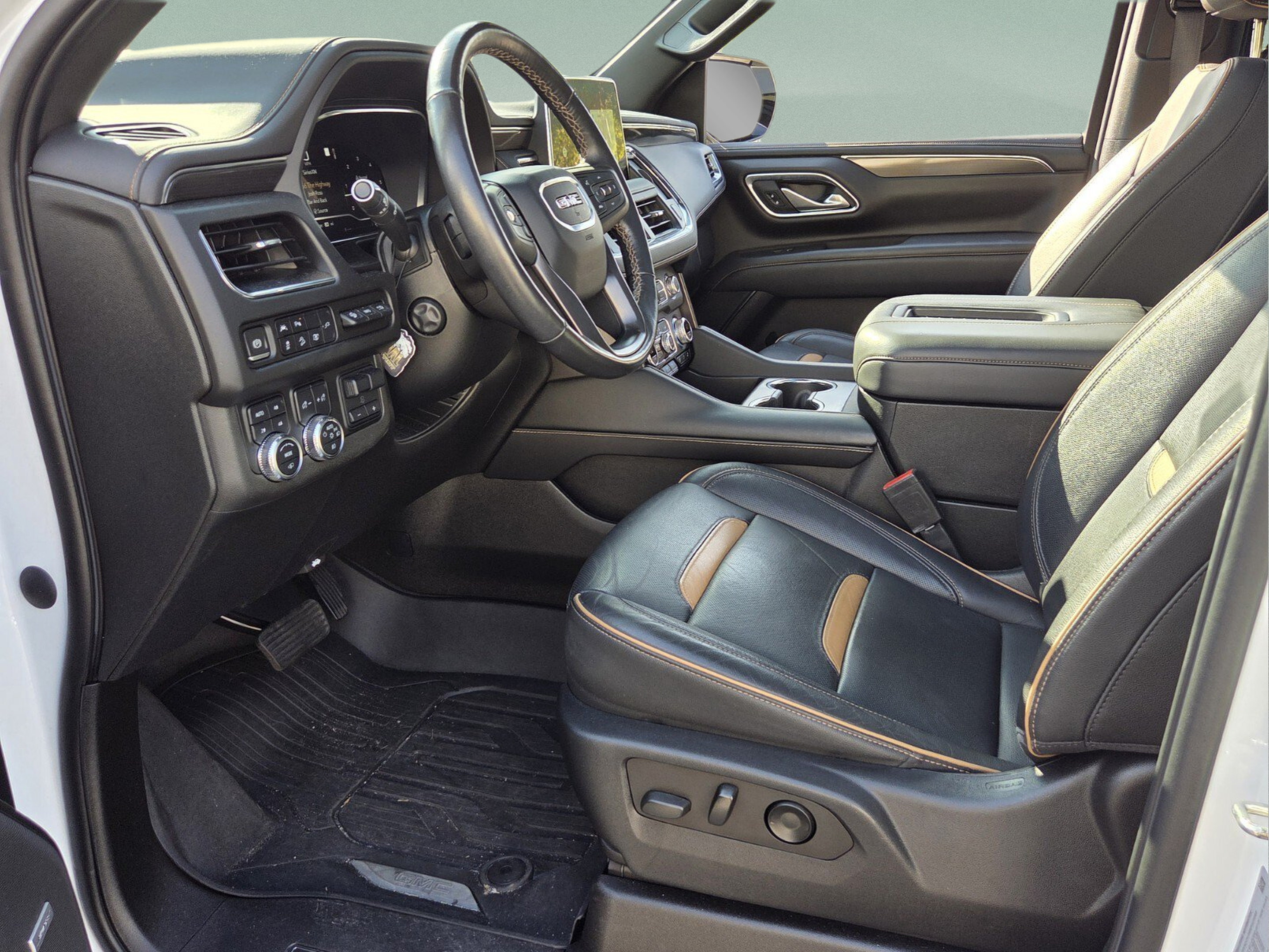 Used 2022 GMC Yukon AT4 w/ AT4 Premium Plus Package AWD/4WD image 13