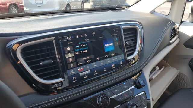 Certified 2023 Chrysler Pacifica Touring-L FWD image 12