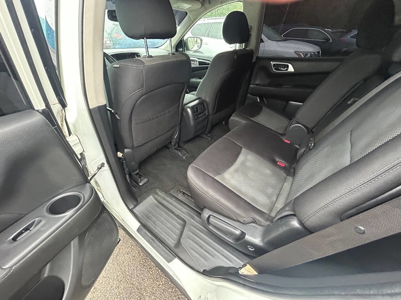 Used 2017 Nissan Pathfinder SV AWD/4WD image 6
