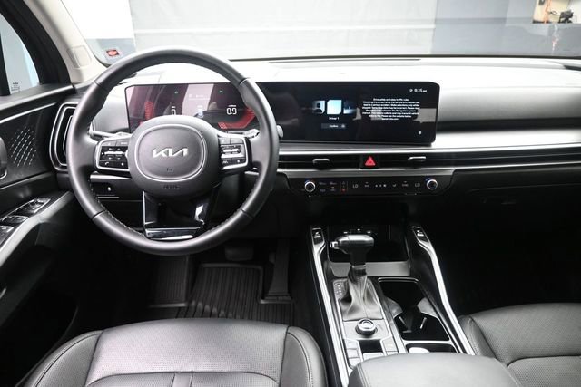 Used 2025 Kia Sorento S FWD image 9