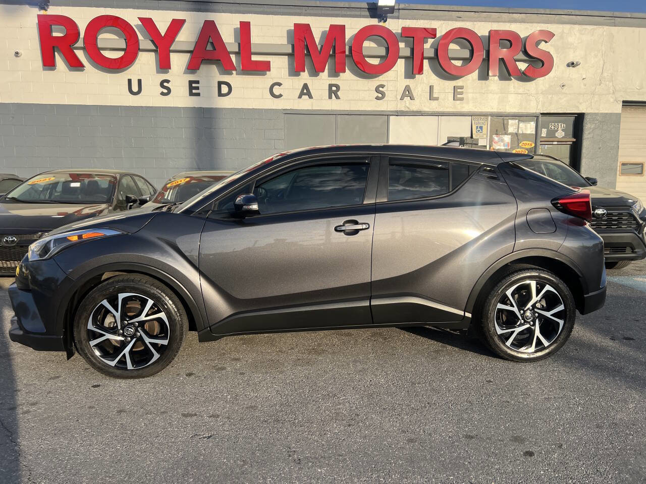 Used 2019 Toyota C-HR XLE image 11