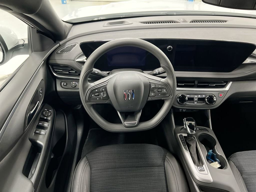Used 2024 Buick Envista Preferred image 11