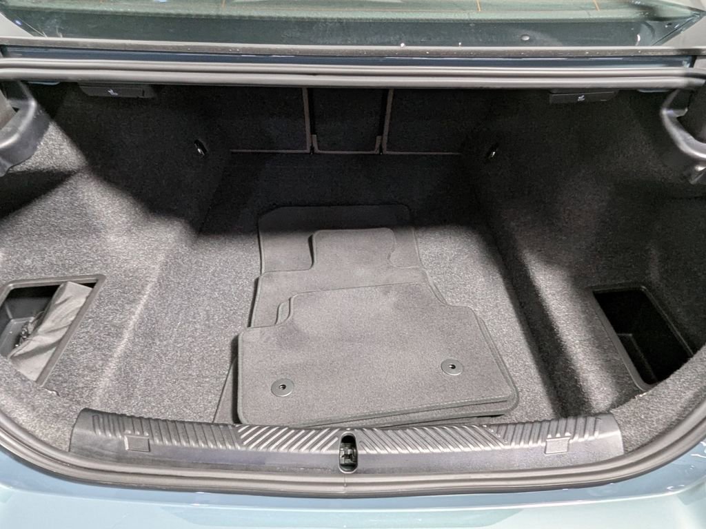 Used 2025 BMW 530i xDrive w/ Premium Package image 47