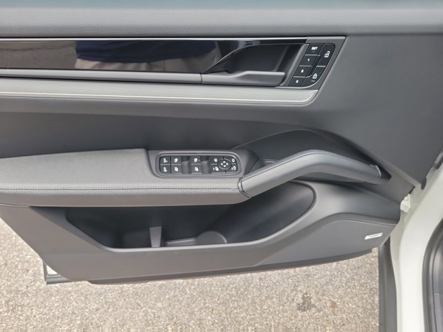 Certified 2024 Porsche Cayenne image 23