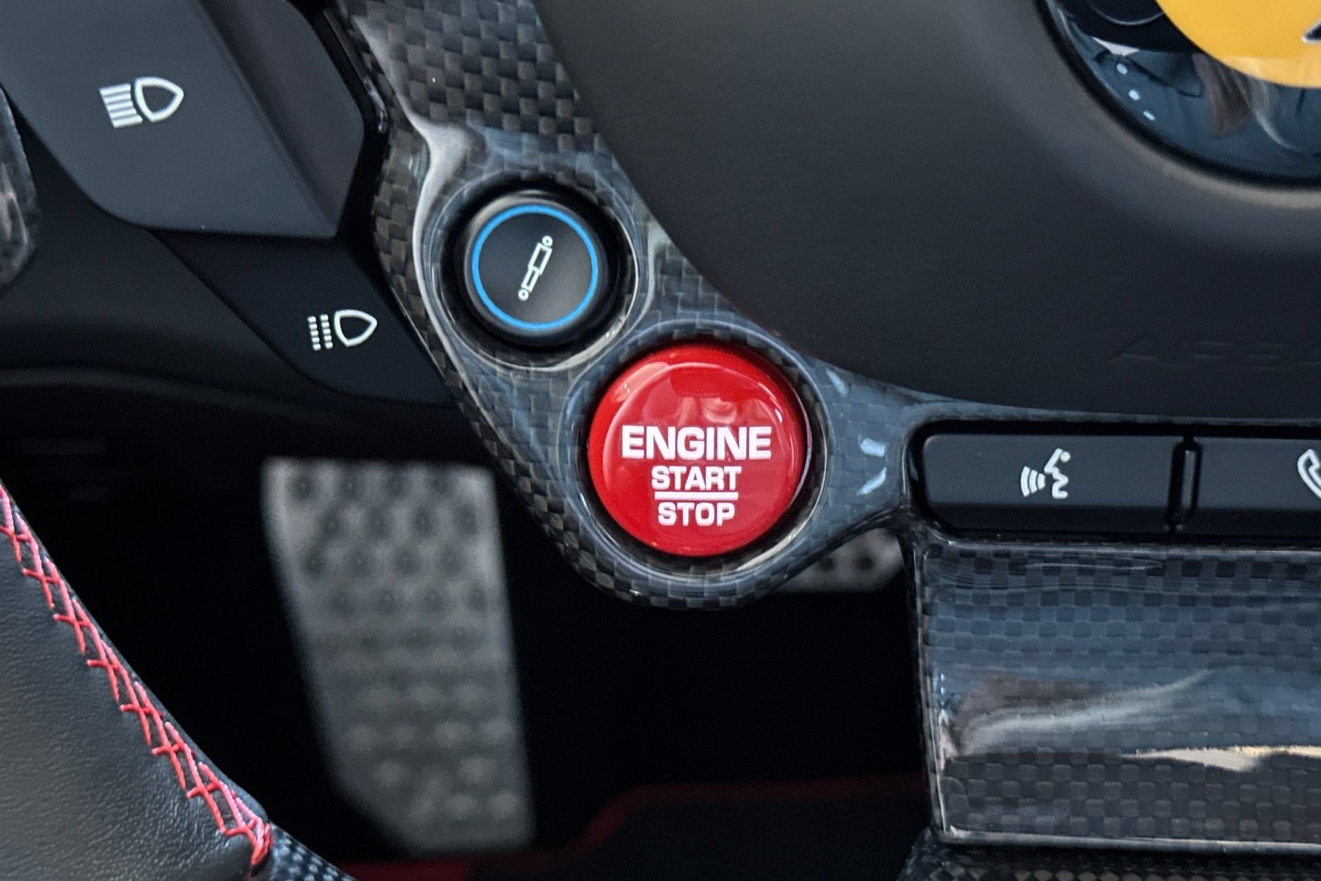 Used 2018 Ferrari 812 Superfast RWD image 27