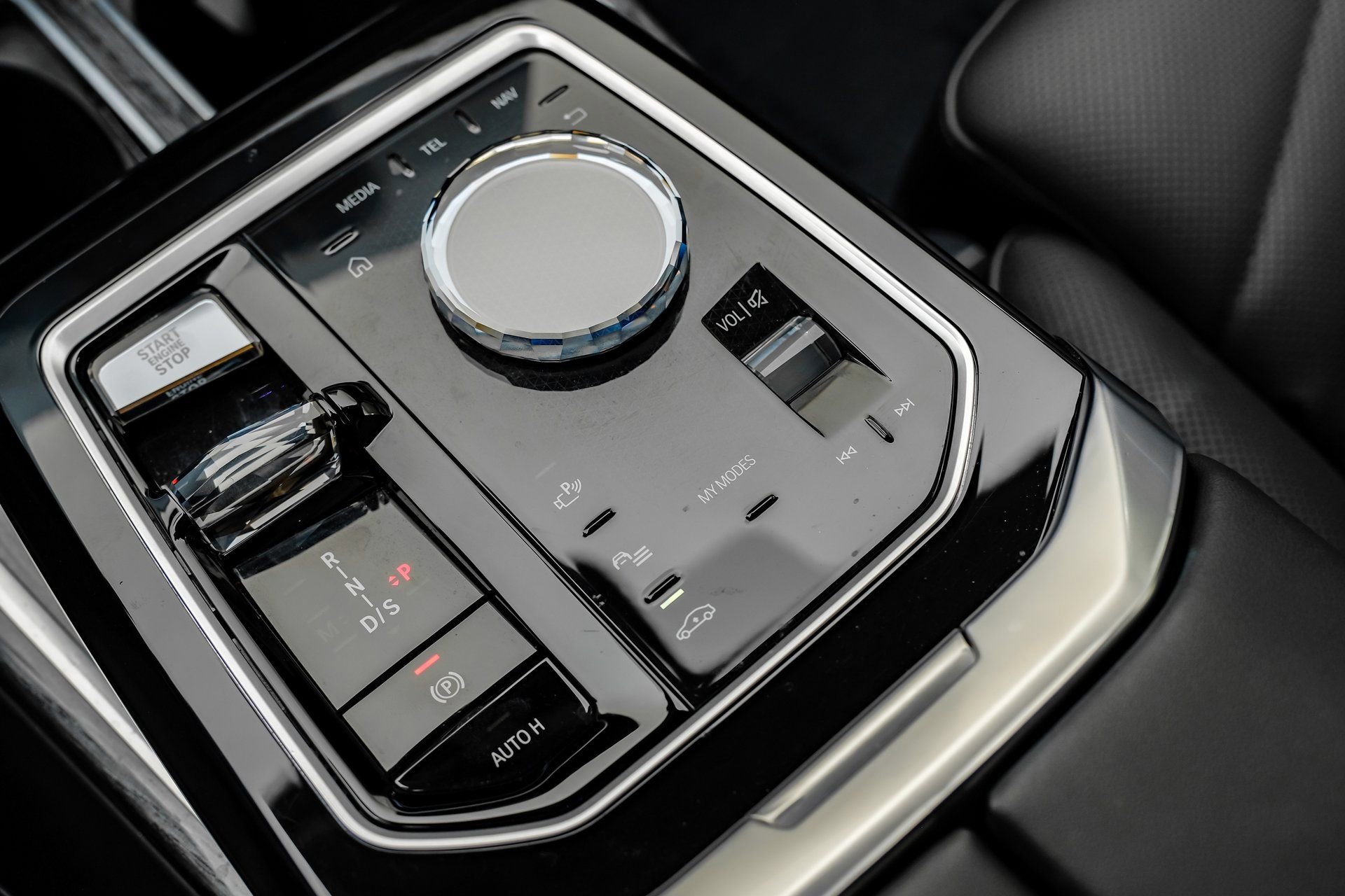 Used 2024 BMW 740i w/ Premium Package 2 image 33