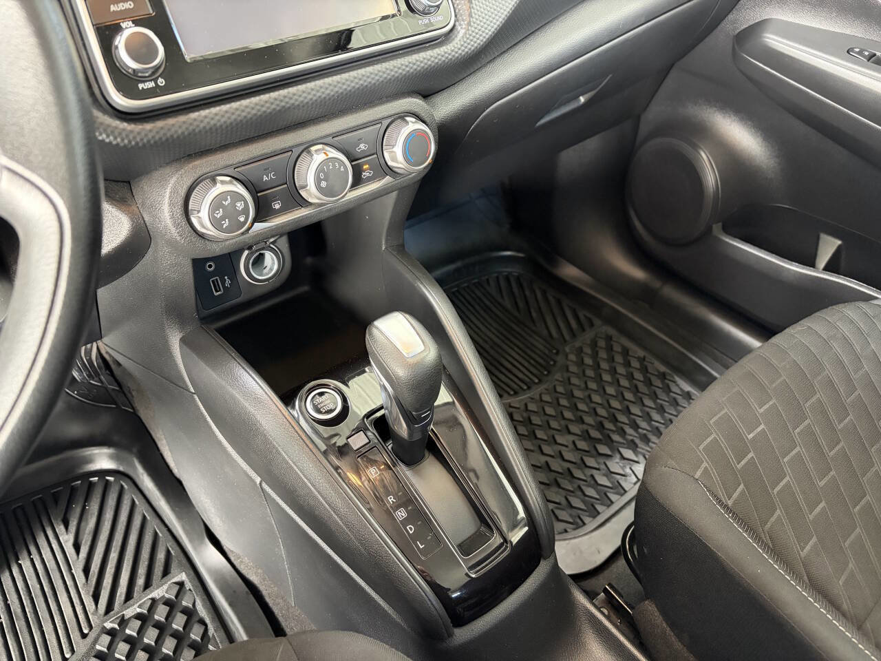 Used 2022 Nissan Kicks S image 8