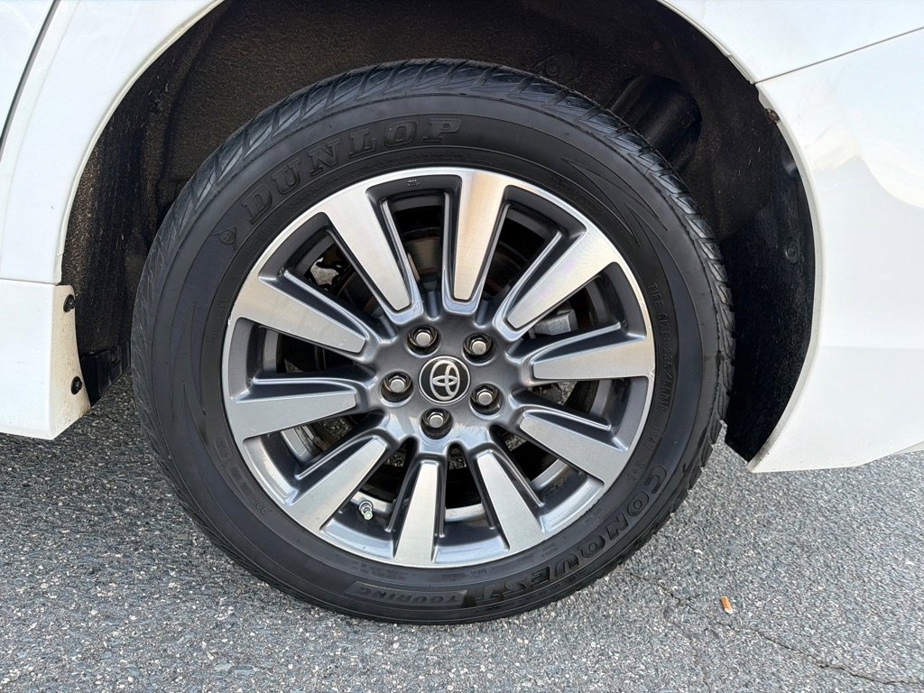 Used 2020 Toyota Sienna LE image 40