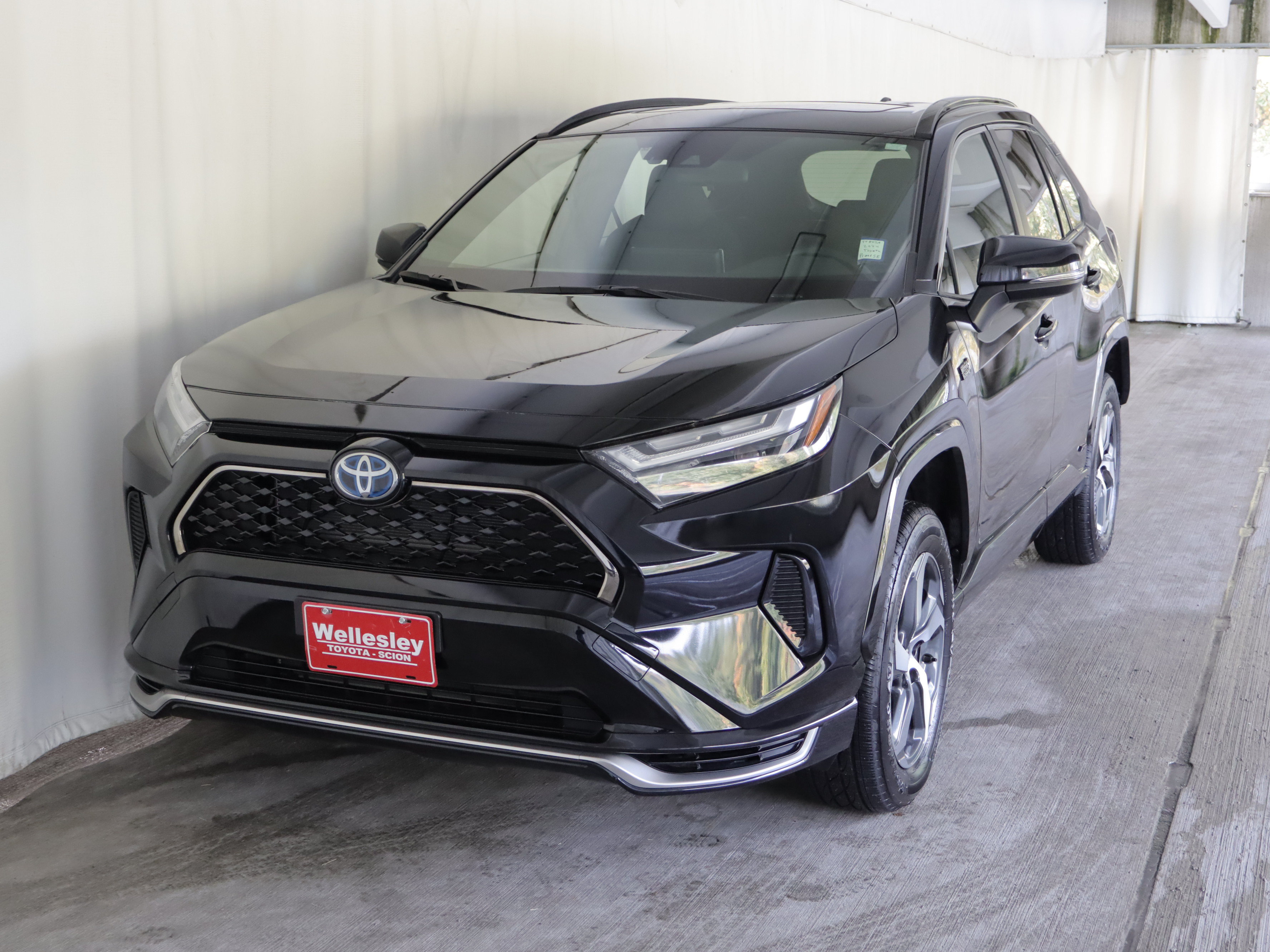 Used 2023 Toyota RAV4 SE w/ Weather & Moonroof Package AWD/4WD image 24