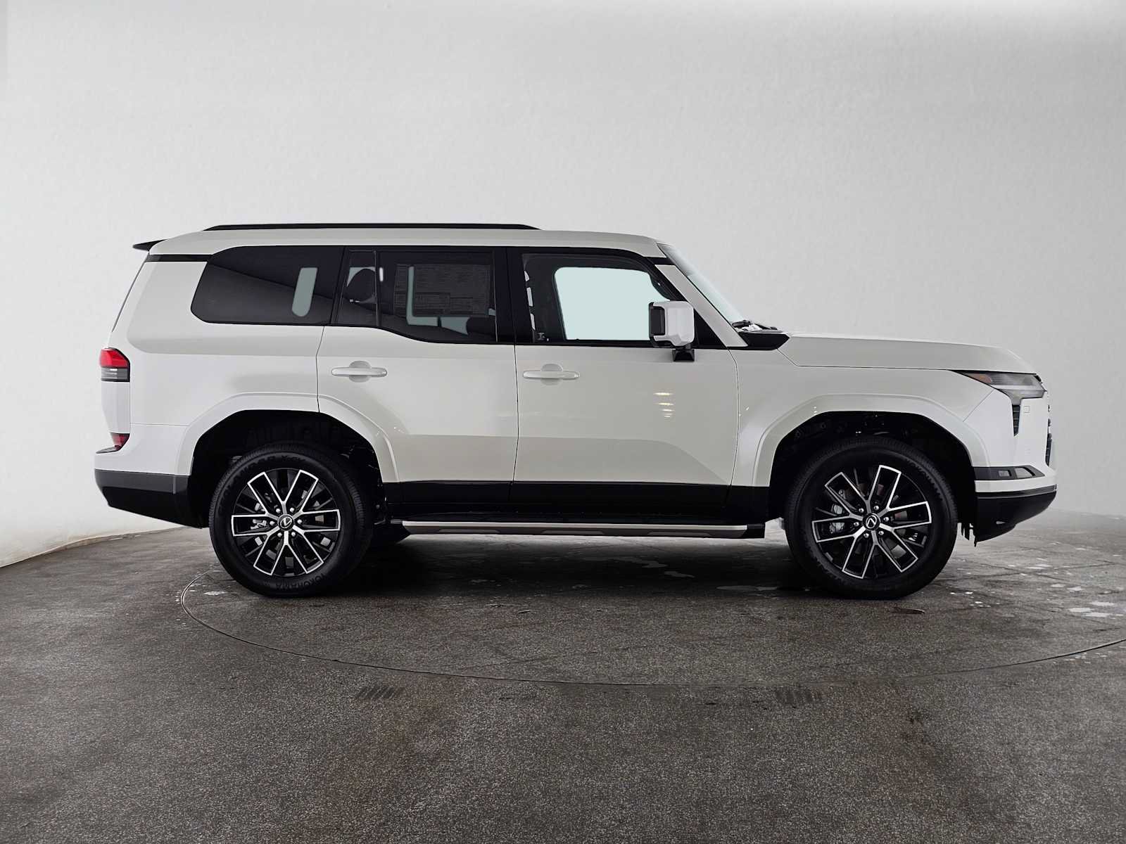 New 2026 Lexus GX 550 w/ Accessory Package (2T) AWD/4WD image 2