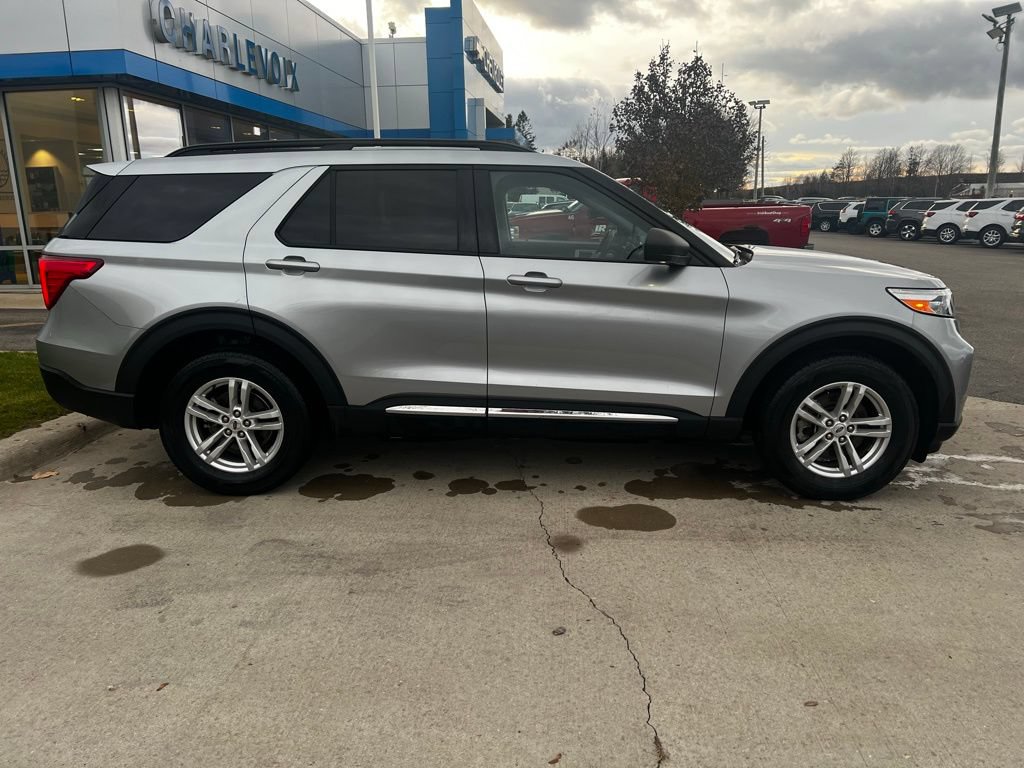 Used 2023 Ford Explorer XLT AWD/4WD image 9