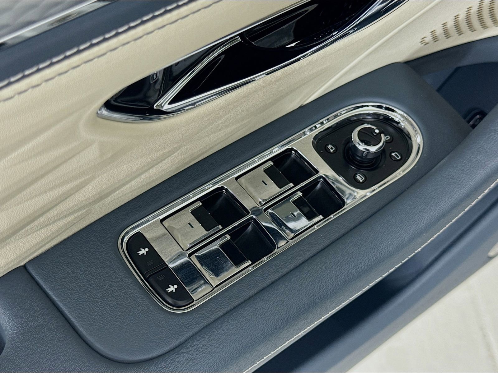 Used 2022 Bentley Flying Spur W12 image 17