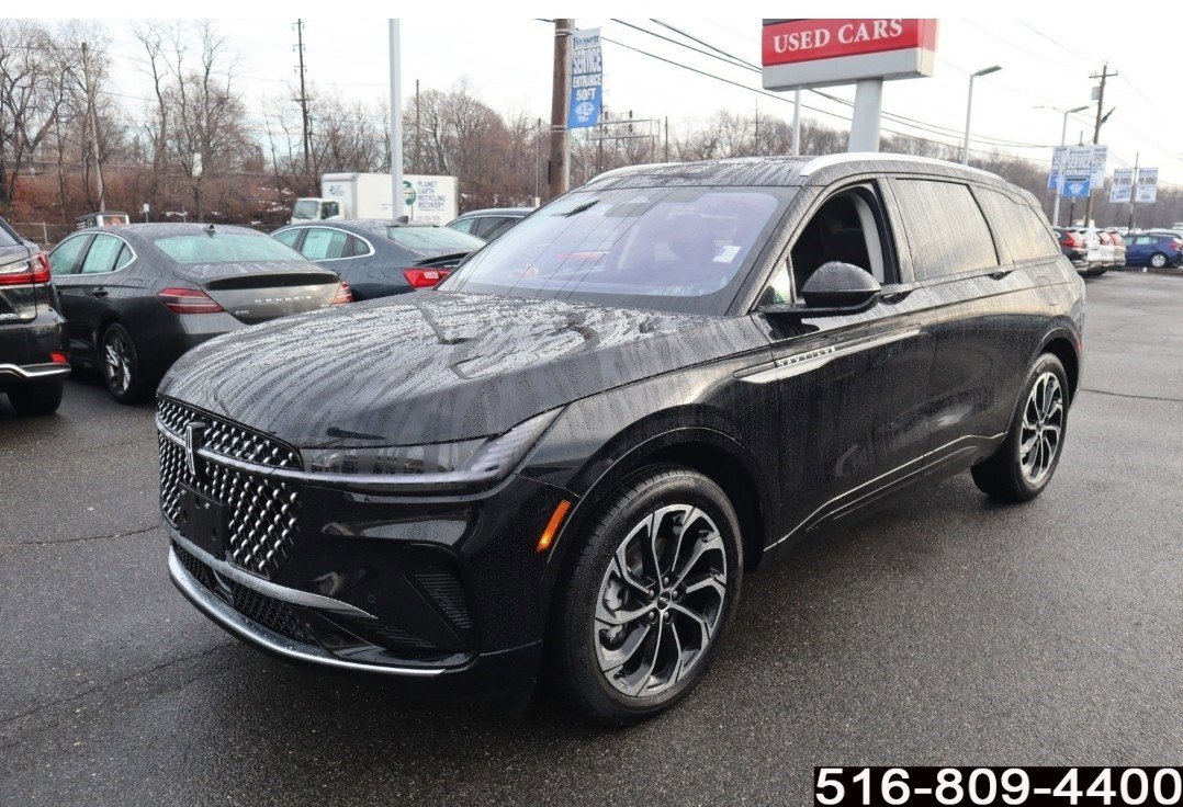 Used 2025 Lincoln Nautilus Reserve image 8