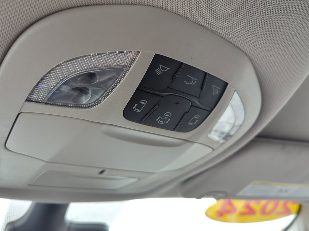 Used 2024 Chrysler Pacifica Touring-L image 29