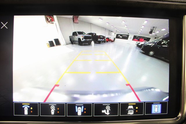 Used 2023 GMC Yukon Denali image 3