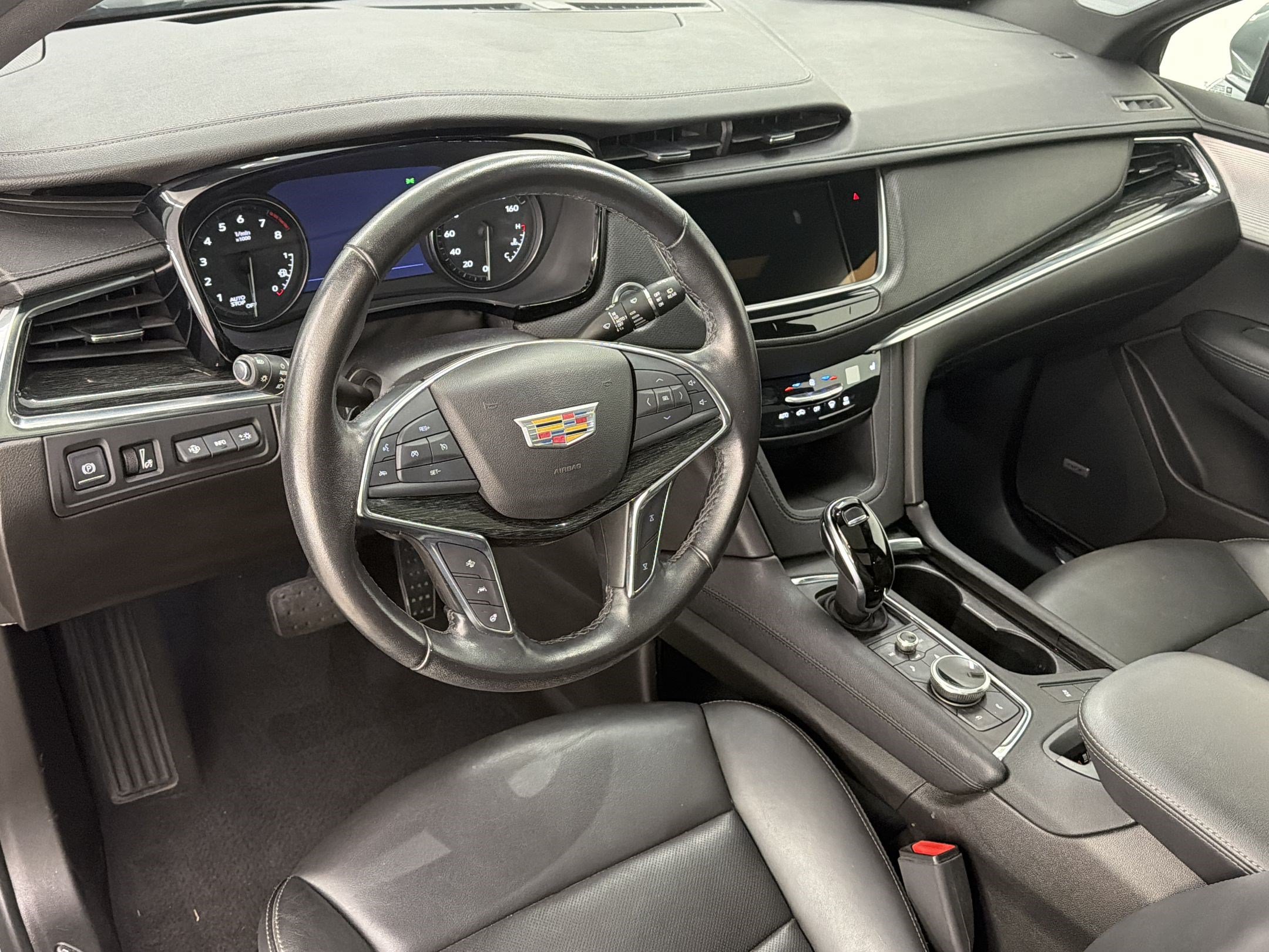 Used 2022 Cadillac XT5 Premium Luxury w/ Technology Package FWD image 4