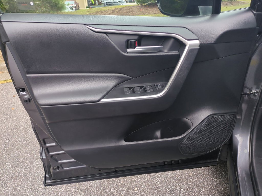 Used 2024 Toyota RAV4 XLE w/ Convenience Package FWD image 14
