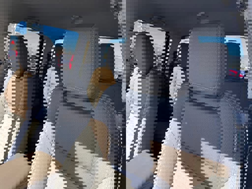 Used 2023 Nissan Frontier SV w/ SV Convenience Package image 16