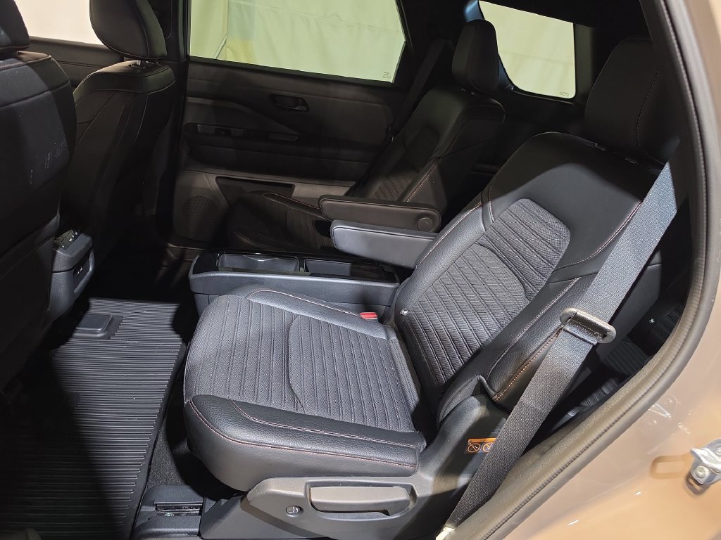 Used 2024 Nissan Pathfinder Rock Creek AWD/4WD image 23