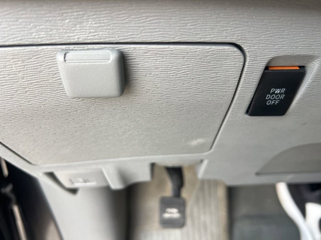 Used 2014 Toyota Sienna XLE image 52