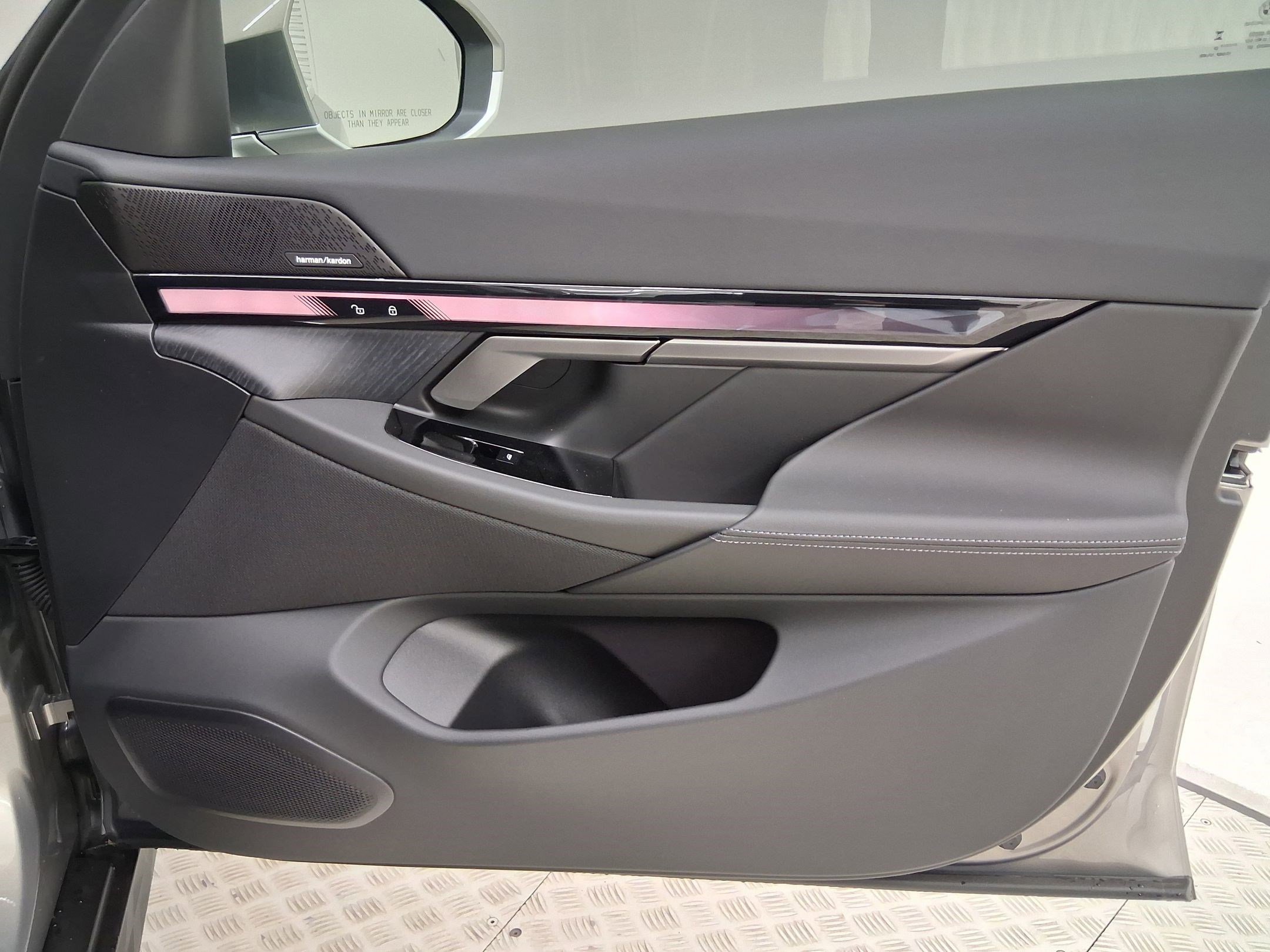 New 2026 BMW i5 eDrive40 w/ Convenience Package RWD image 29