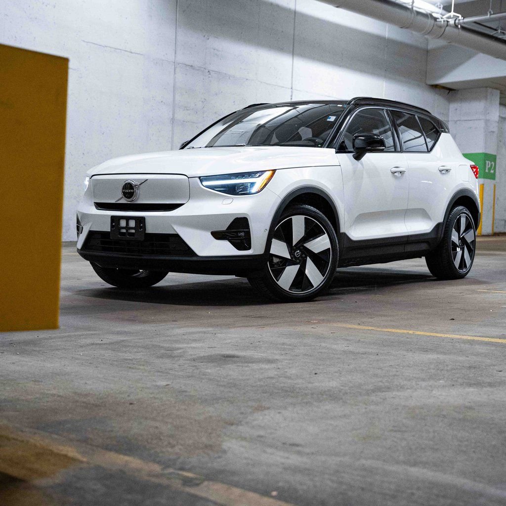 Certified 2023 Volvo XC40 Recharge Ultimate image 1
