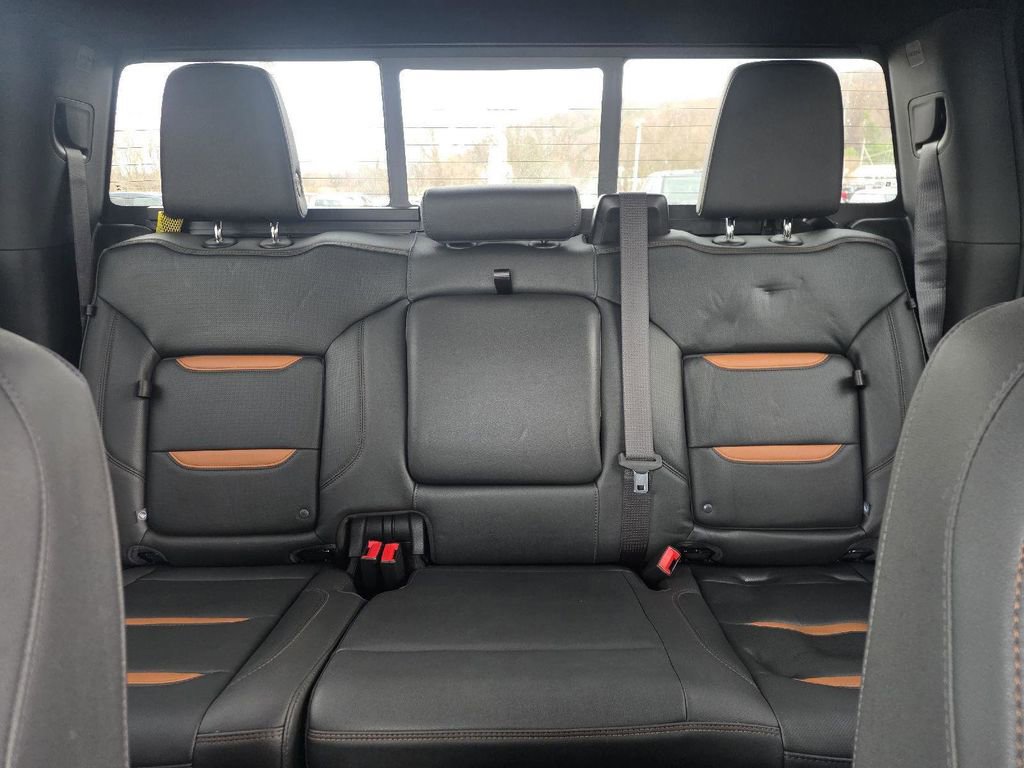 Used 2024 GMC Sierra 1500 AT4 w/ Technology Package image 7