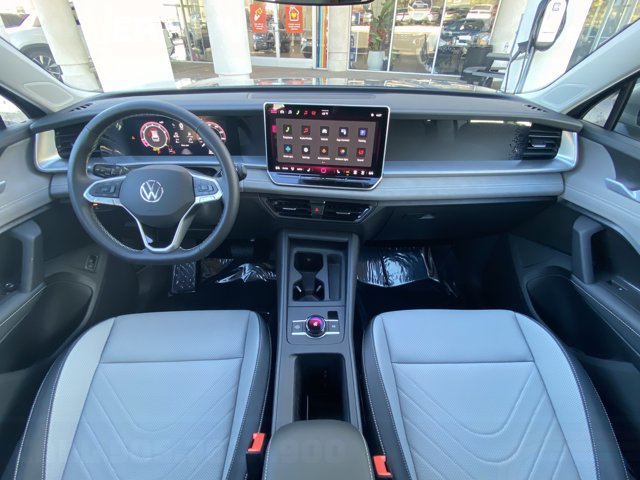 New 2026 Volkswagen Tiguan SE FWD image 22