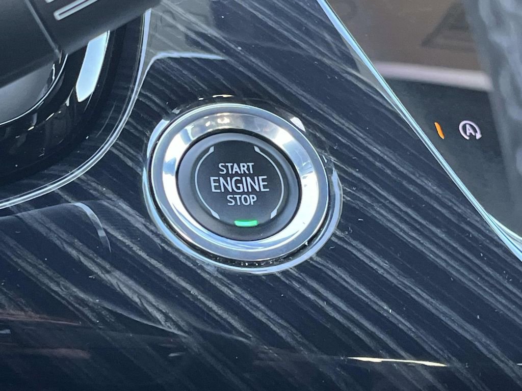 Certified 2024 Cadillac XT6 Premium Luxury w/ LPO, Floor Liner Package AWD/4WD image 35