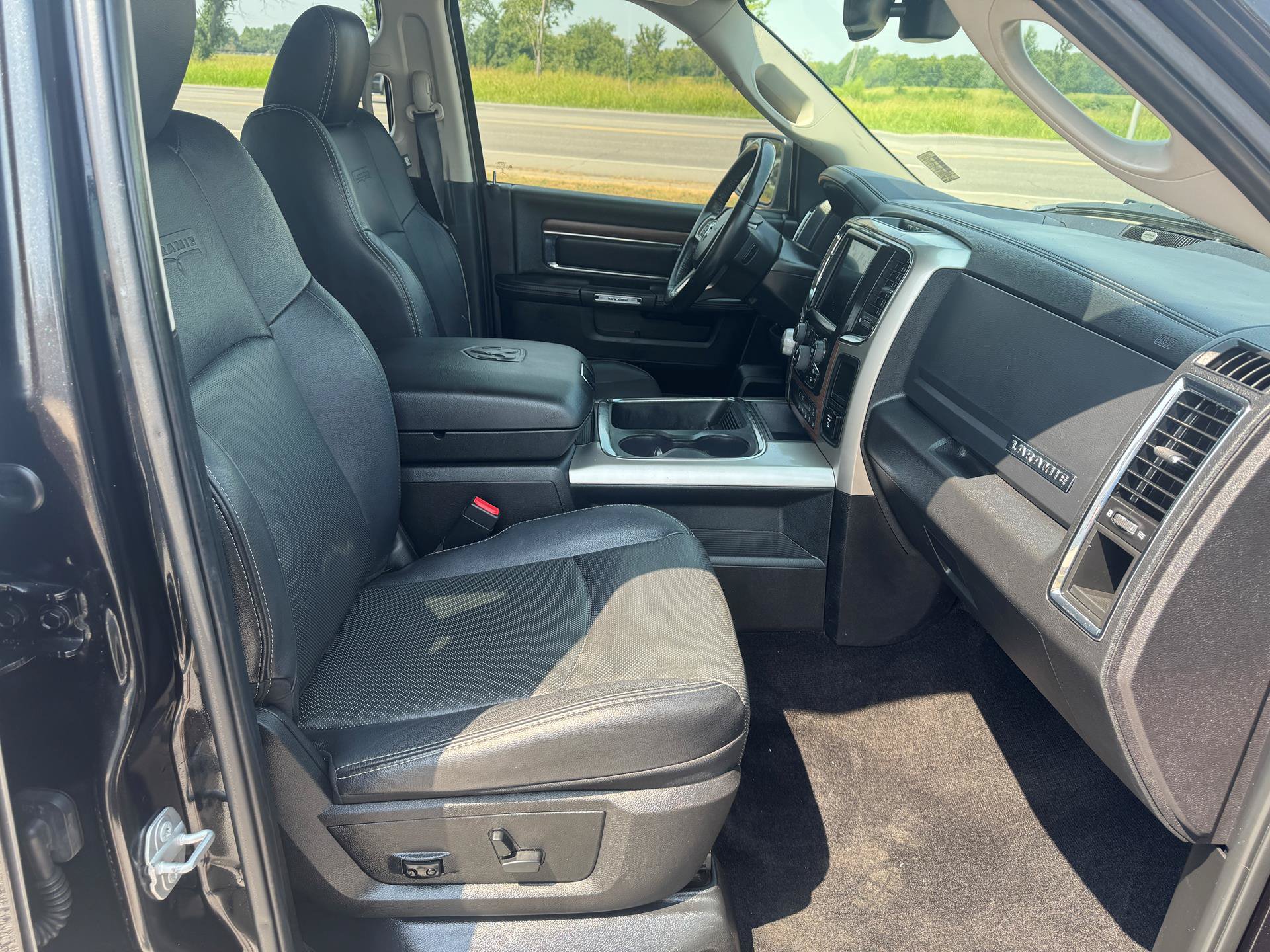 Used 2017 RAM 1500 Laramie w/ Convenience Group AWD/4WD image 11
