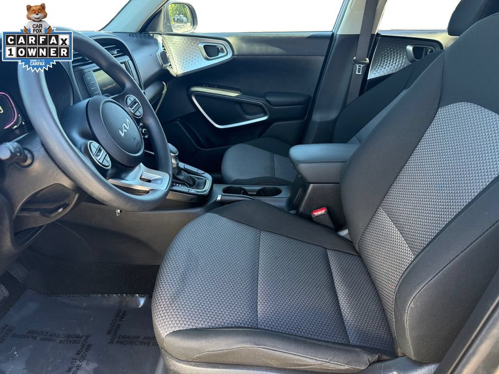 Certified 2025 Kia Soul LX w/ LX Technology Package FWD image 9