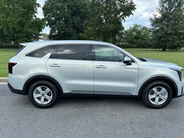 New 2026 Kia Sorento LX FWD image 10