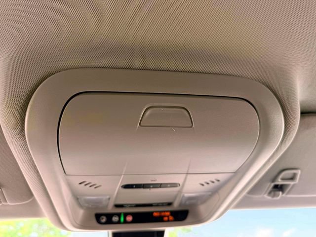 Used 2020 Chevrolet Equinox LT w/ Driver Convenience Package AWD/4WD image 29