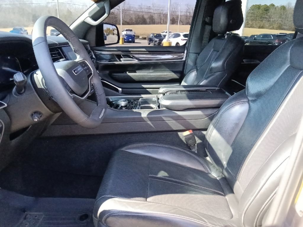 Used 2023 Jeep Wagoneer 2WD image 15