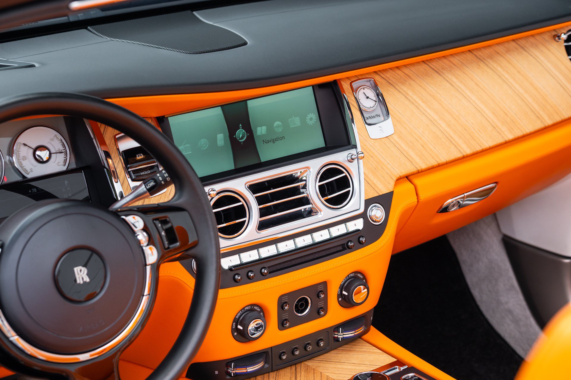 Used 2017 Rolls-Royce Dawn RWD image 60