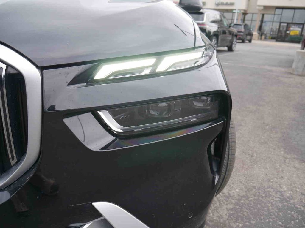 Used 2024 BMW X7 xDrive40i image 24