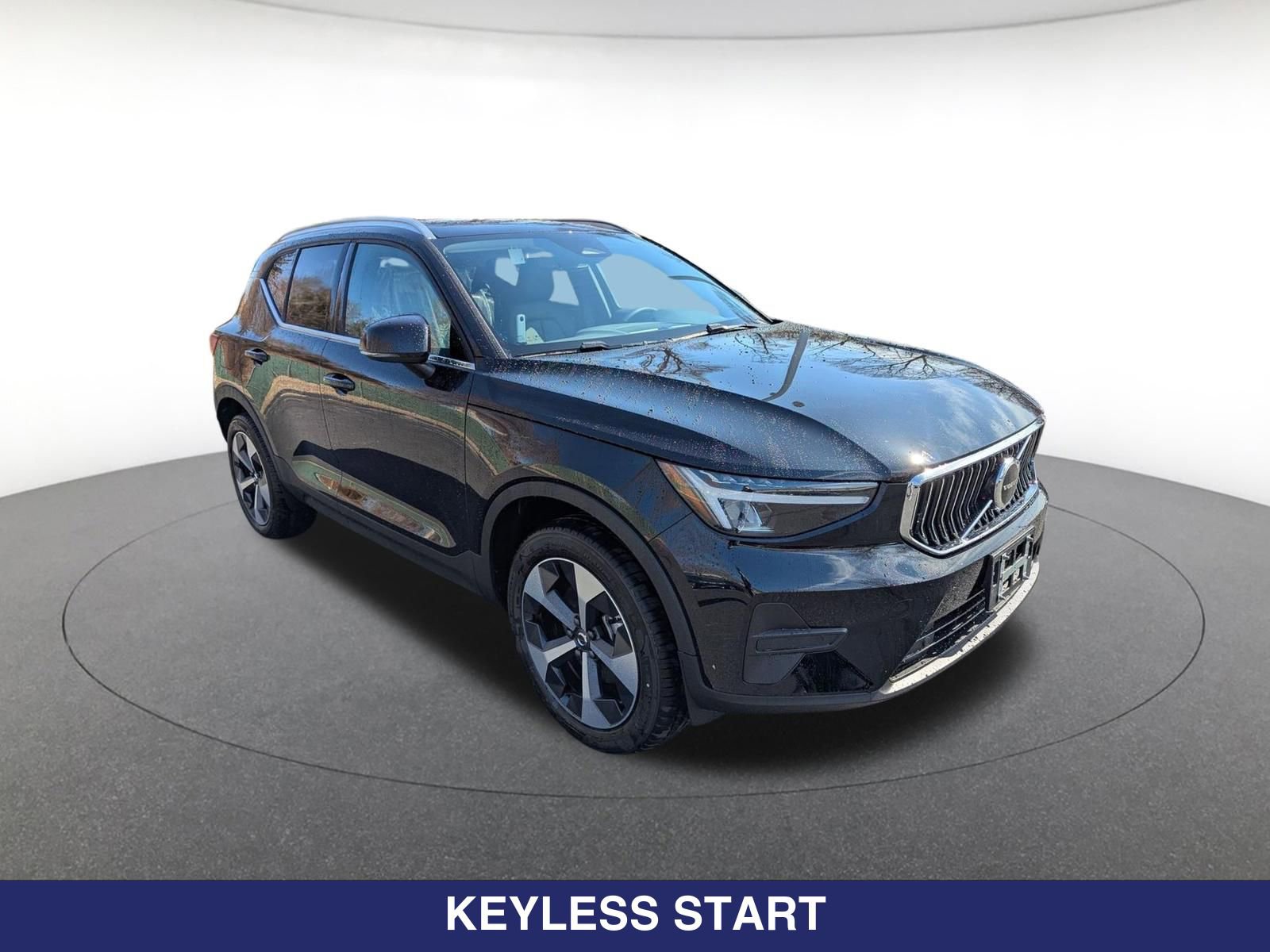 New 2025 Volvo XC40 B5 Core w/ Protection Package Premier AWD/4WD image 2