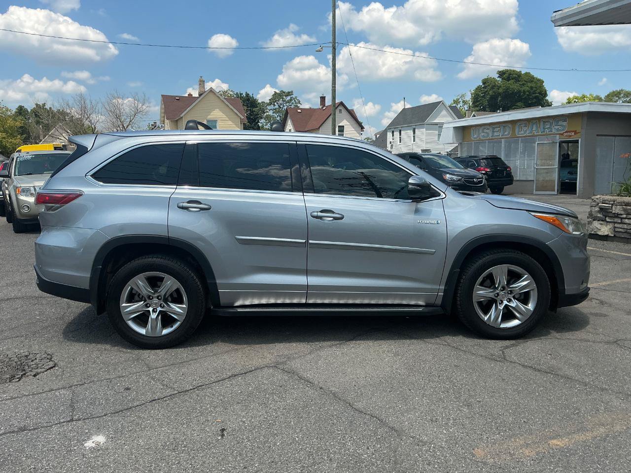 Used 2015 Toyota Highlander Limited w/ Driver Technology Package AWD/4WD image 2